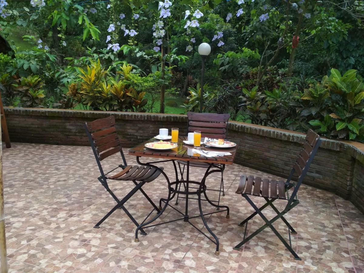 The Country House Senggigi Exteriör bild
